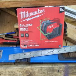 Milwaukee M12 Green Laser Cross Lines And Plumb Point 3622-20