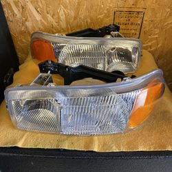 2000 GMC Sierra Headlights 