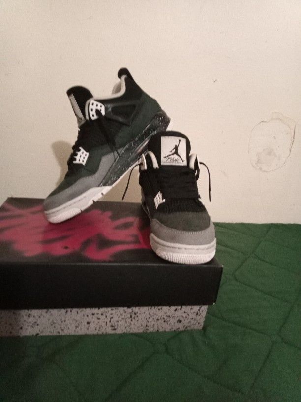 Jordan 4s