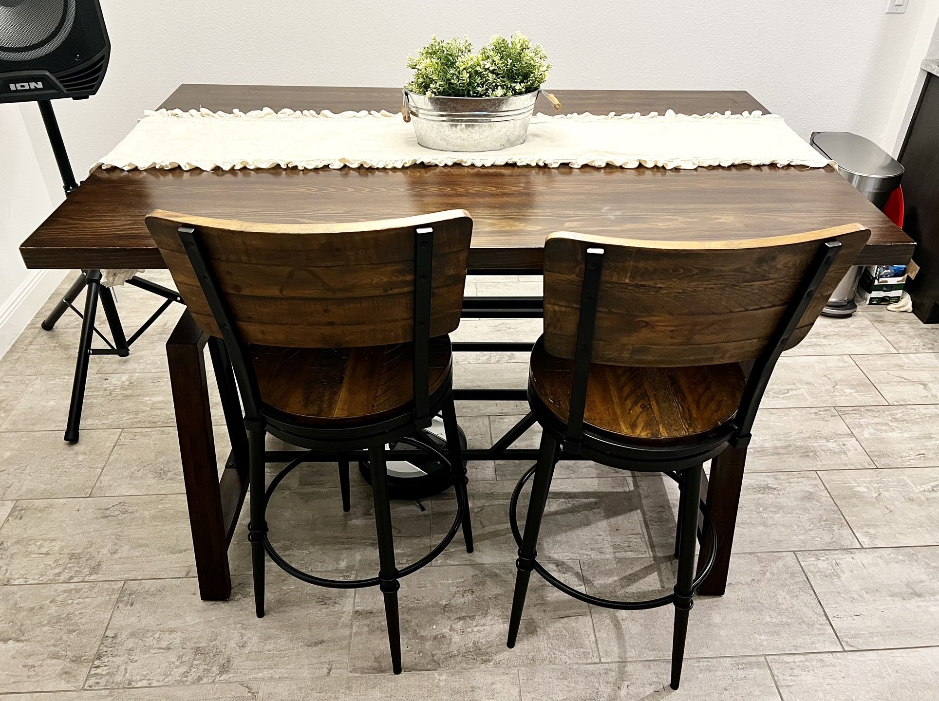 Kane’s Furniture Dining Table Set Of 4 for Sale in Orlando, FL OfferUp
