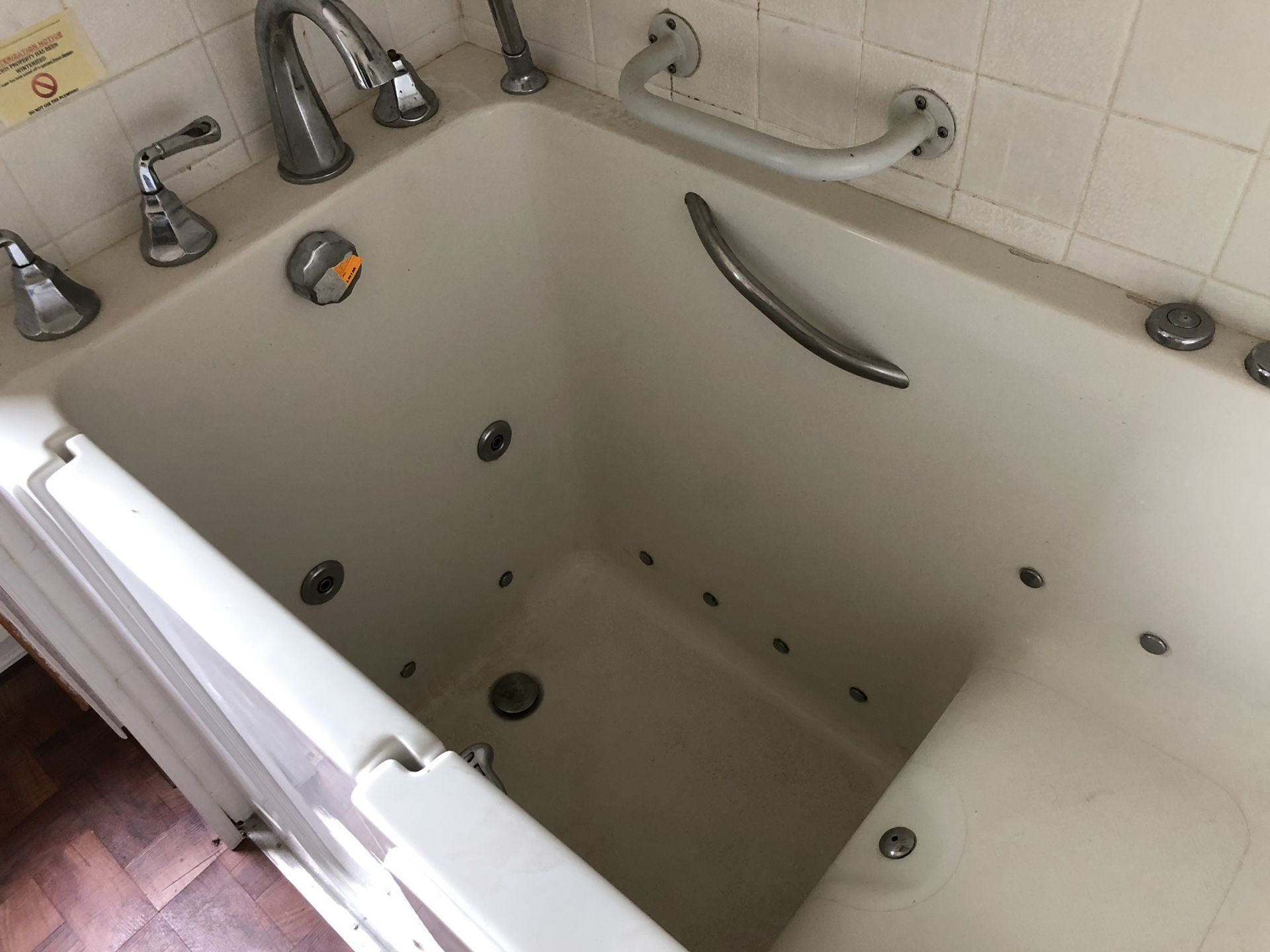 Walk in jacuzzi bath tub with in line heater for disabled for Sale in