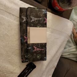 TAHARI "PARIS"  RFIL 3 SECTION CLUTCH BILFOLD/PURSE VEGAN LEATHER . IDENTITY PROTECTION LINING