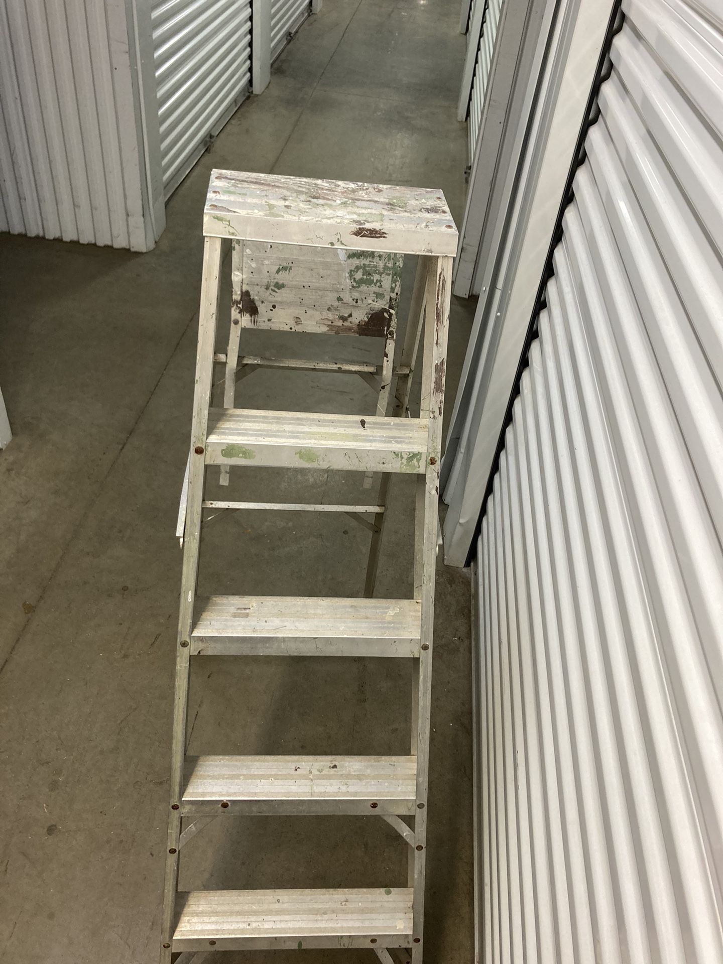 Ladder-4’ Aluminum Step Ladder With Foldout Tray