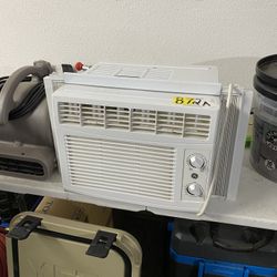 Gently Used Window AC Unit AHV05LYW1