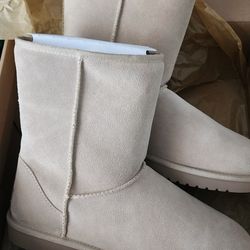 Koolaburra by UGG Women's Short boots size 10