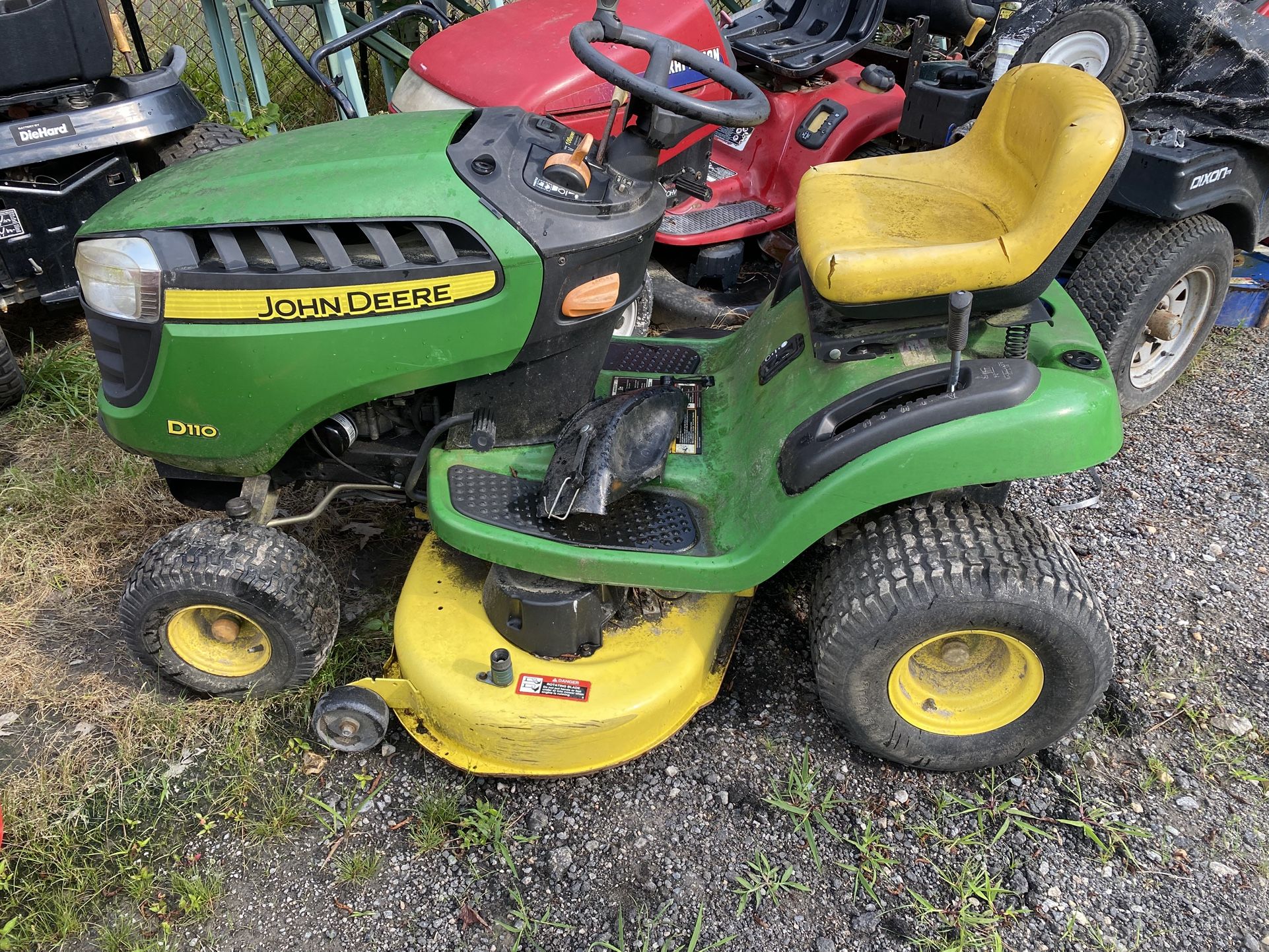 21 Inch 19 Hp John Deer Lawn Tractor ( D110)