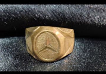 18k stamped Mercedes ring