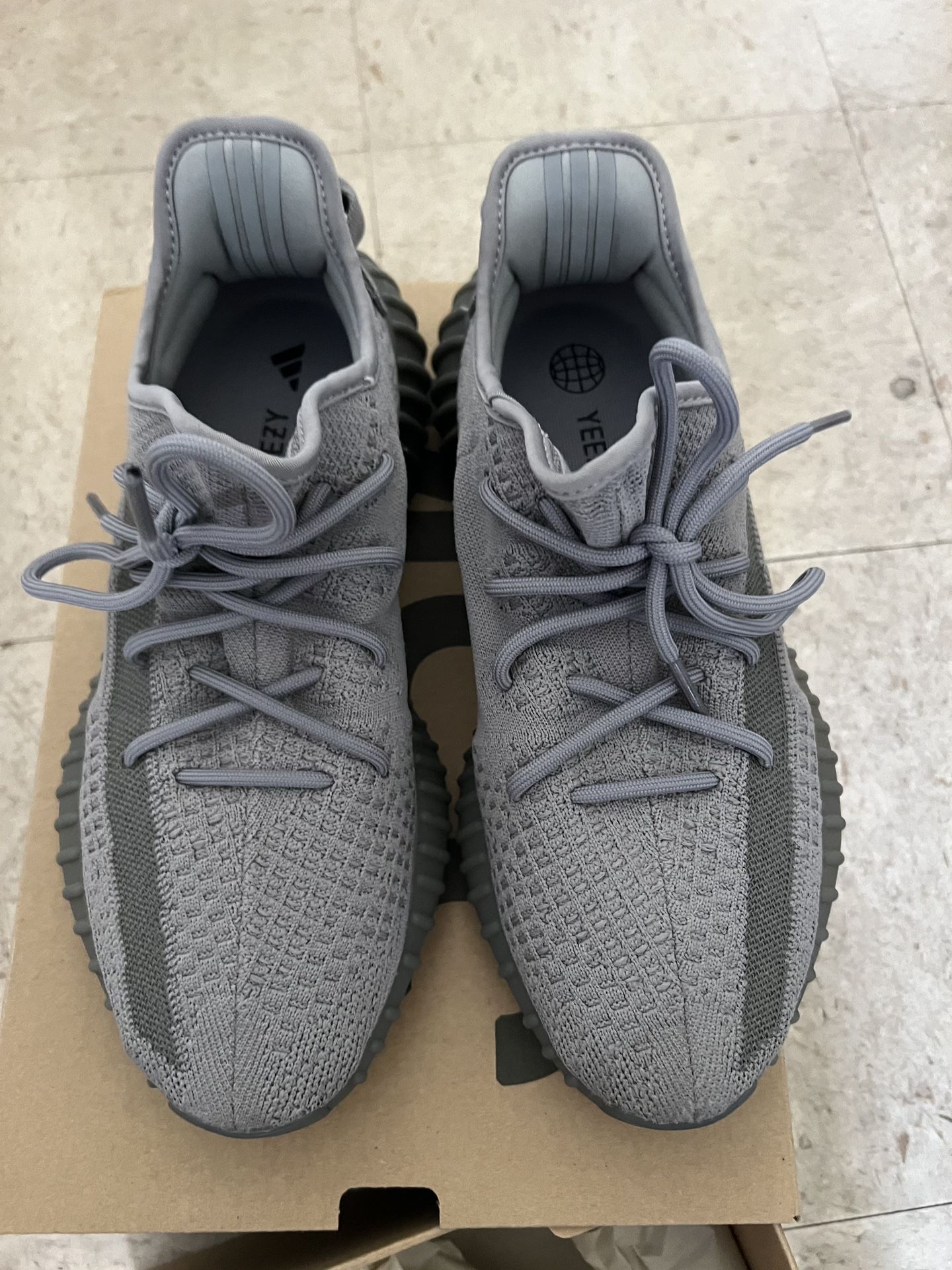 Yeezy BOOST 350 V2 GREY