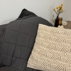 48"x72" (4’x6’) 12 pound Dark Grey Weighted Blanket