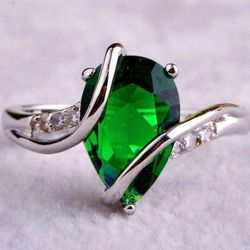 925 Sterling Silver Big Emerald Green Teardrop Ring - Size 7