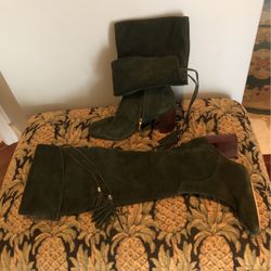 Karl Lagerfeld Suede Knee Hi https://offerup.com/redirect/?o=Qm9vdHMuOS5OZXc=