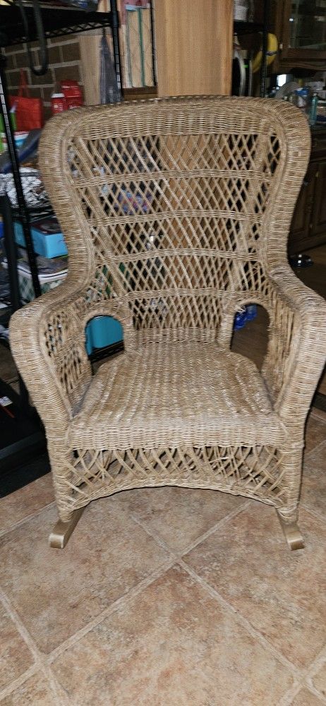 Old Wicker Furniture Set – Needs TLC (Cheap!)