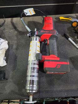 Snap-on grease gun w/battery. No charger. Model# CGG8850