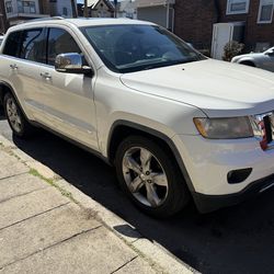 2013 jeep Grand Cherokee limited v8 hemi