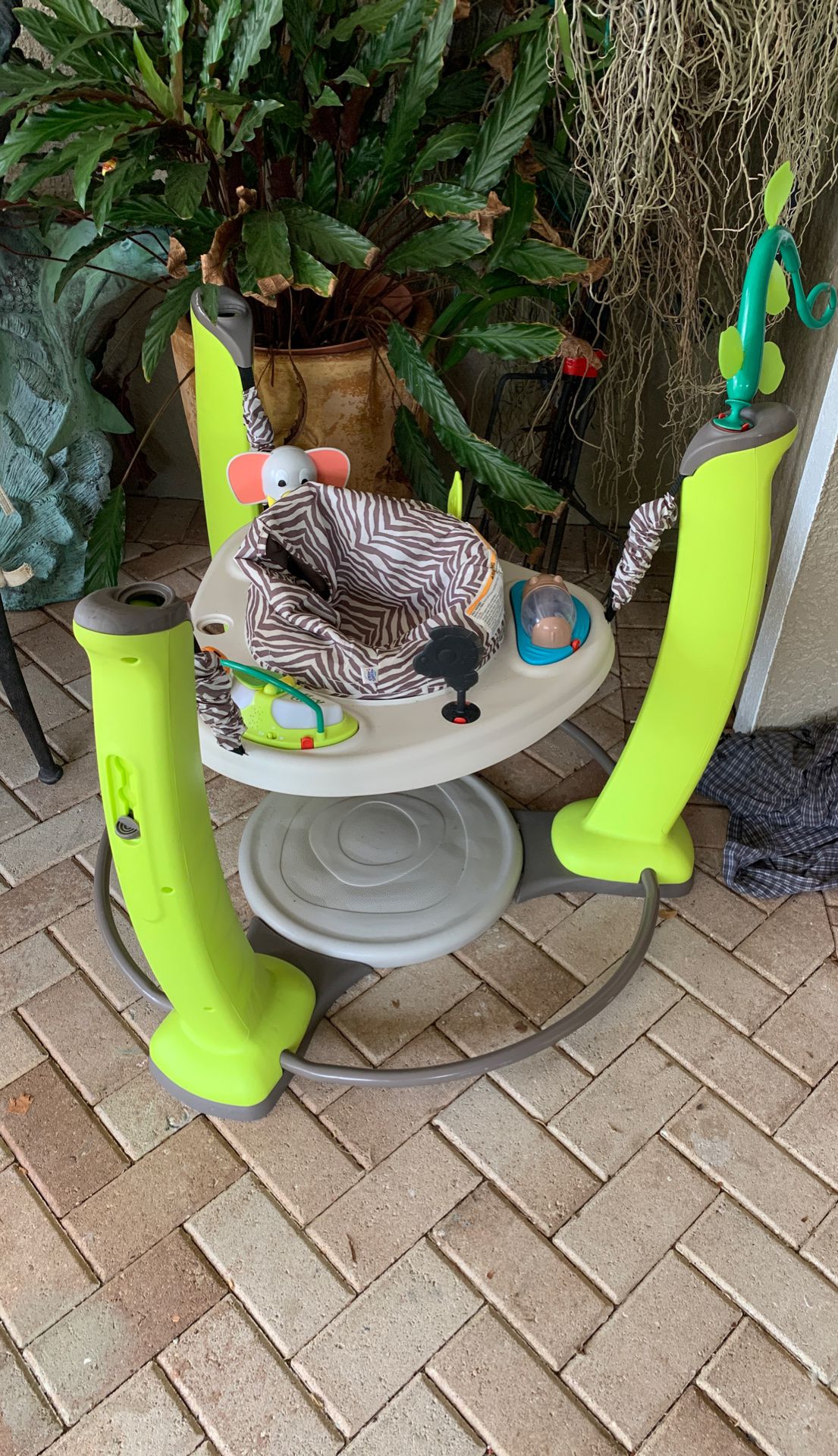 Exersaucer missing few toys good condition