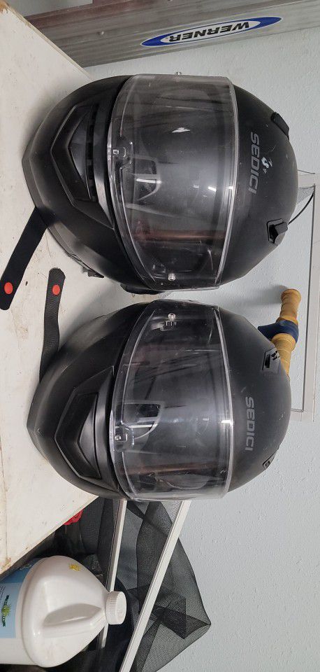 1 Sedici Helmets