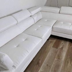 New 105x77 Sectional Couch / Free Delivery 
