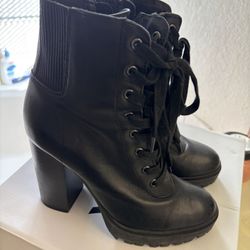 Boots Size 6 1/2 