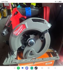 MILWUAKEE M18 FUEL BRUHLESS 6-1/2 CIRCULAR SAW TOOL ONLY NEW