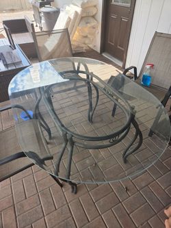 Glass table/chairs
