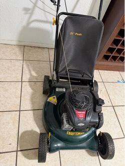Máquina de cortar hierba y muy buenas condiciones