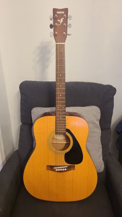 Yamaha Acoustic Guitar