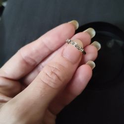 18 K Antique Engraved Ring So Unique! Around A Size 4 Or 41/2