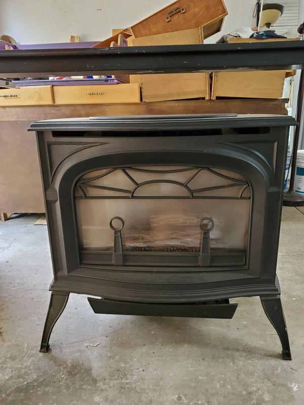 Radiance gas vented room heater. Heats 300+ sq ft room nice and toasty