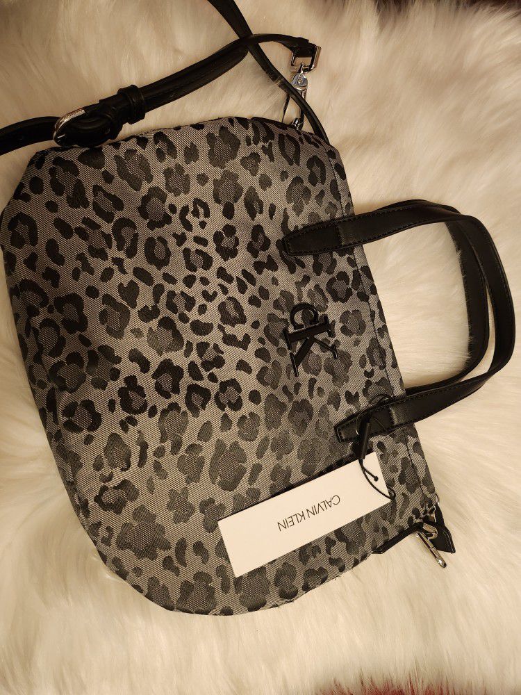 Calvin Klein Mini Bag for Sale in Los Angeles, CA - OfferUp