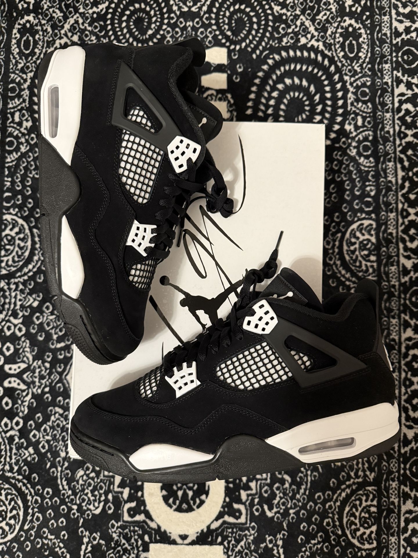 Air Jordan 4 White Thunder