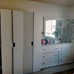 WHite 2 Simple& Modern Closets