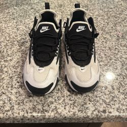 Women’s Nike zooms 6.5