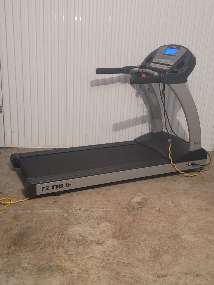 For Sale Like New  Commercial Grade Performance 300 Series TRUE TREADMILL