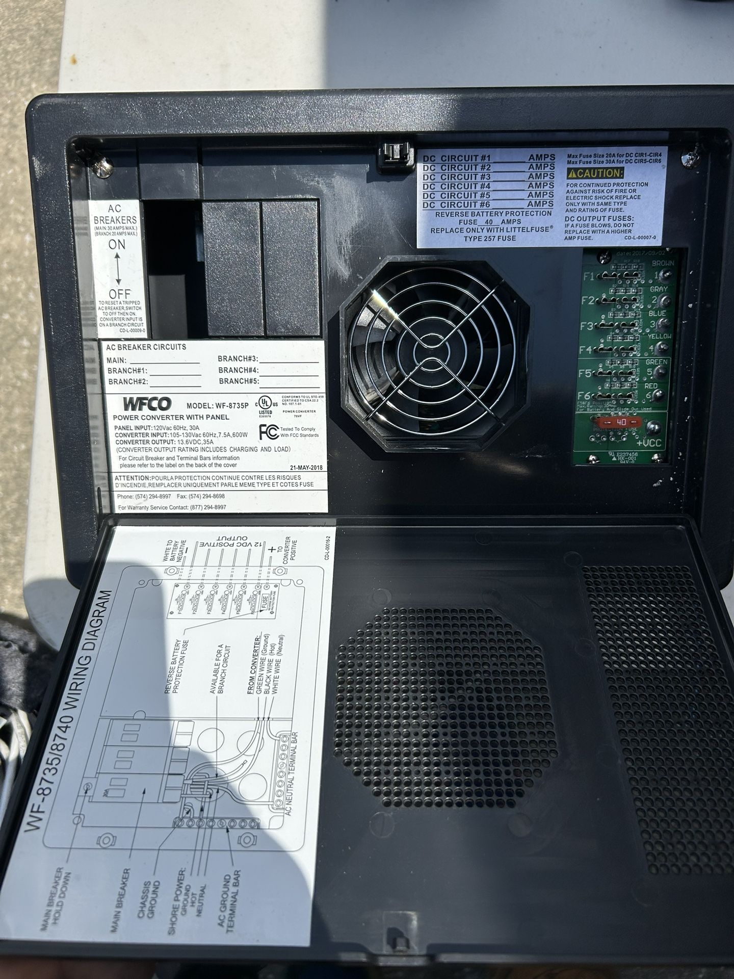 WFCO WF-8735P Power Converter with Panel