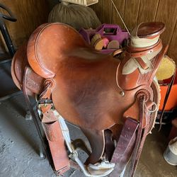 Western Saddle  Mc Calls 17  Inch  Seat 