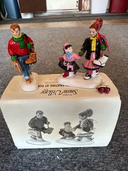 Department 56 Original Snow Village "Everybody Goes Skating At Rollerama" (Item #54928)