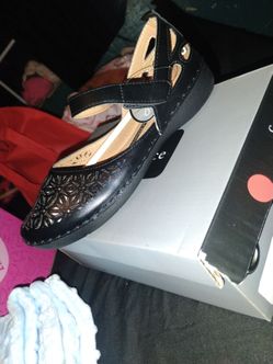 I have two this Black and Brown size 6