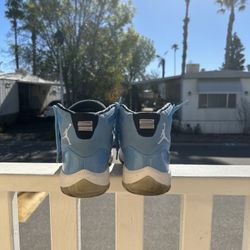 Jordan 11 Retro Pantone