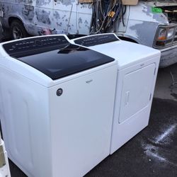 Whirlpool Cabrio Washer And Electric Dryer 220 Volt Set 