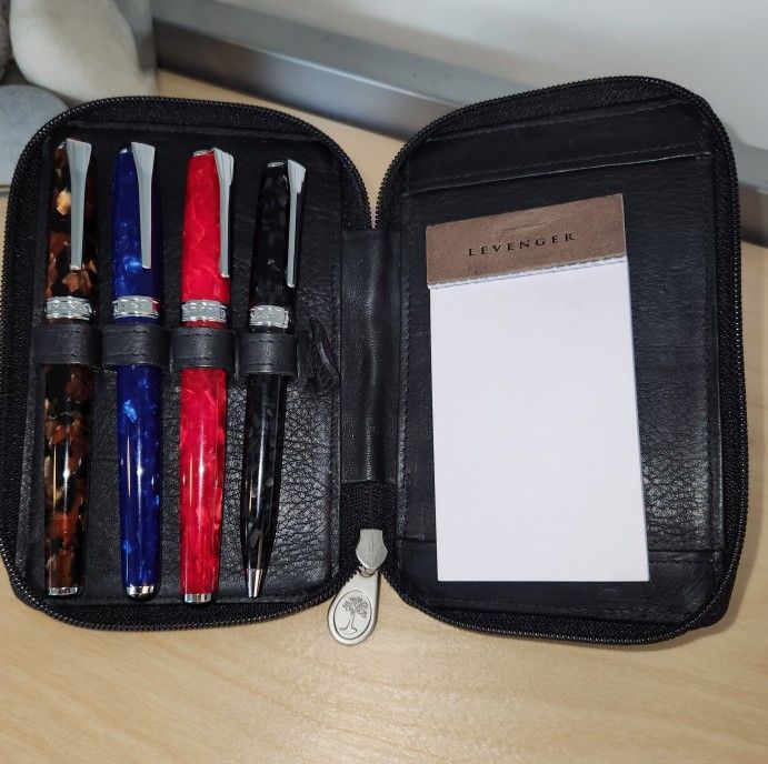 Levenger Black Leather Pen Case w/ 4 Pens