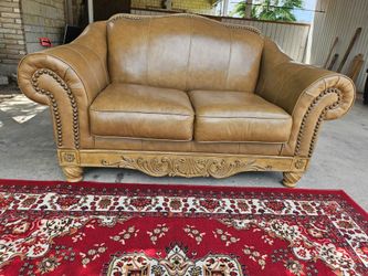 BEAUTIFUL ALL LEATHER LOVE SEAT!