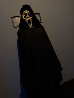Scream 6 ghostface robe and mask