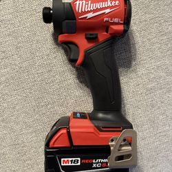Milwaukee Impact  gun / Battery’s 