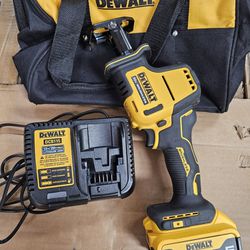 DEWALT ATOMIC 20V MAX Cordless Brushless Compact Reciprocating Saw, (1) 5.0Ah Battery, Charger, and Bag