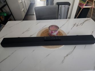 INSIGNIA 2.0 SOUND BAR with controller