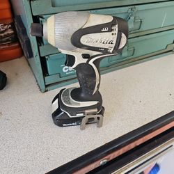 Makita 18v Ipmact with Battery
