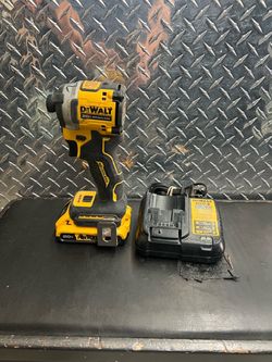 Dewalt DCF850 1/4” Impact Driver w/Battery & Charger