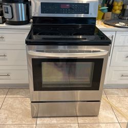 LG  Electric Range Model LE3083ST