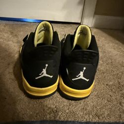 Jordan 4 Thunder