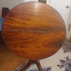 Antiques mahagany table